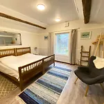 Lauri Historical Log House Manor 3*