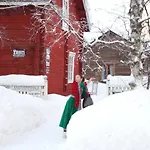 Lauri Historical Log House Manor 3*