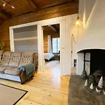 Lauri Historical Log House Manor