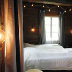 Lauri Historical Log House Manor 3*