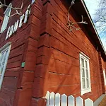 Lauri Historical Log House Manor Pensión 3*