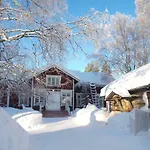 Pensión Lauri Historical Log House Manor 3*