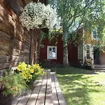 Pensión Lauri Historical Log House Manor 3*