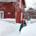 Lauri Historical Log House Manor Pensión 3*