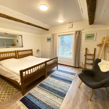 Lauri Historical Log House Manor 3*