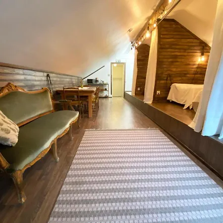 Lauri Historical Log House Manor 3*
