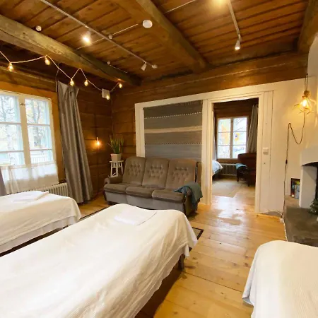 Maison d'hôtes Lauri Historical Log House Manor