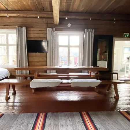 Lauri Historical Log House Manor Guest house