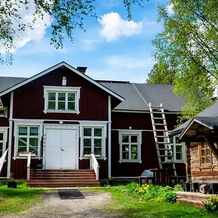 Lauri Historical Log House Manor 3*