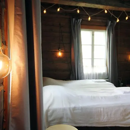 Lauri Historical Log House Manor 3*