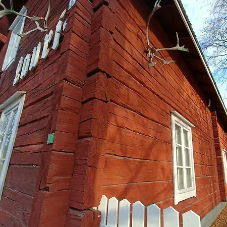 Lauri Historical Log House Manor Guest house 3*