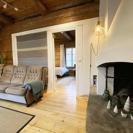 Maison d'hôtes Lauri Historical Log House Manor 3*