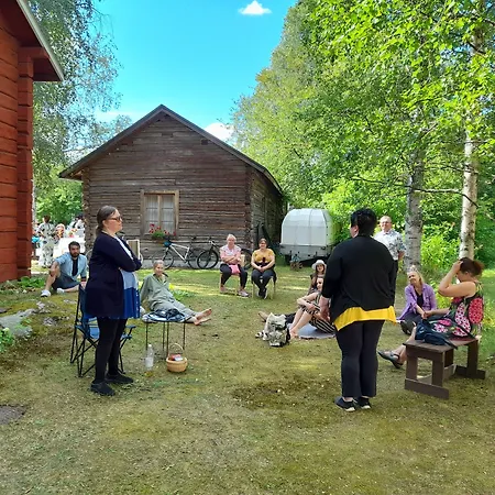 Maison d'hôtes Lauri Historical Log House Manor