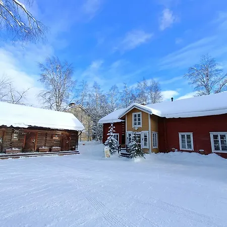 Lauri Historical Log House Manor 招待所