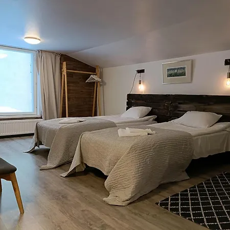 Lauri Historical Log House Manor 게스트하우스 3*
