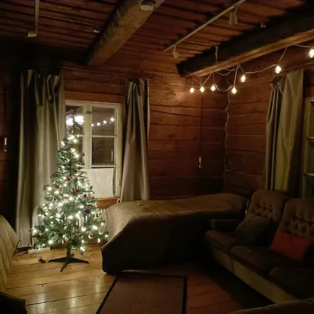 Lauri Historical Log House Manor 3*