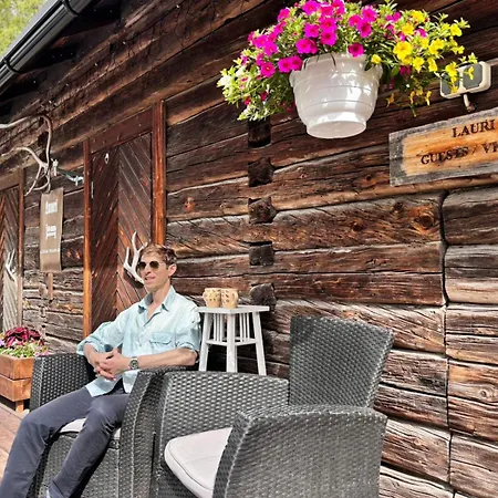 Lauri Historical Log House Manor Rovaniemi