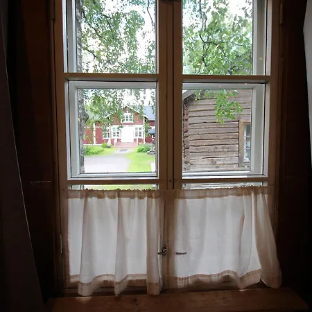 Pensjonat Lauri Historical Log House Manor 3*