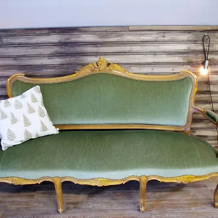 Lauri Historical Log House Manor 3*