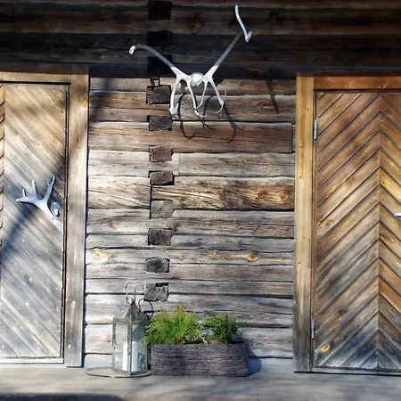 Maison d'hôtes Lauri Historical Log House Manor Rovaniemi
