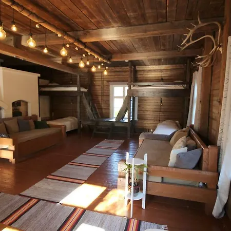 Lauri Historical Log House Manor רובניימי