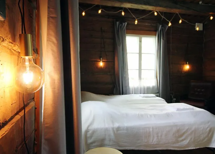 Lauri Historical Log House Manor 3*