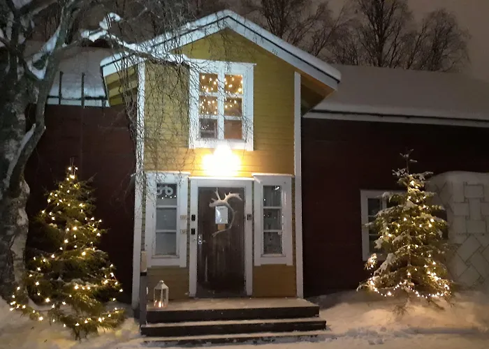 Lauri Historical Log House Manor 3*