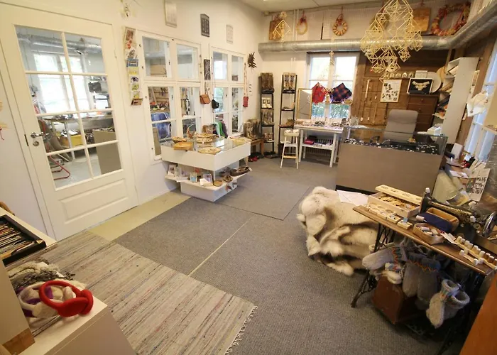 Πανσιόν Lauri Historical Log House Manor